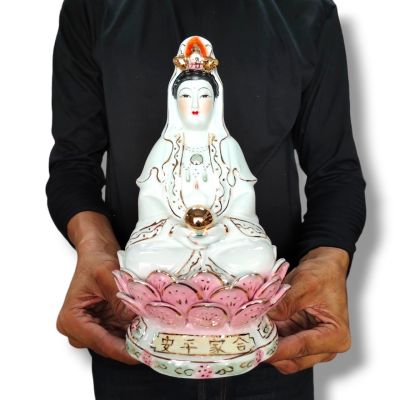 เจ้าแม่กวนอิมปางสมาธิมือถือลูกแก้ว เสื้อสีขาว กว้าง 6 นิ้วสูง 12 นิ้วงานกังใสนำเข้าจากจีน