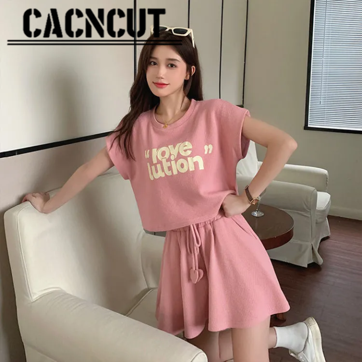 cacncut-setelan-cantik-ฤดูร้อนของผู้หญิงชุดสองชิ้นเสื้อวาฟเฟิลสำหรับเล่นกีฬากันลมกางเกงขาสั้นขากว้าง2023