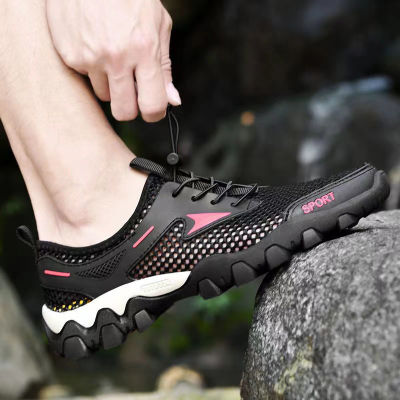 Onesunnys ❤จัดส่งฟรี ❤รองเท้าปั่นจักยาน รองเท้ากันน้ำ รองเท้าลุยน้ำ รองเท้าน้ำตาข่ายกลางแจ้งรองเท้าเดินป่า Hiking Shoe รองเท้าเดินทางฤดูร้อนระบายอากาศได้