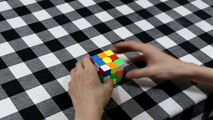 Gobus YJ Yulong 2M 3x3 Speed Cube Puzzle + Supporto – Senza Adesivi (Stickerless)