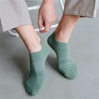 Letter Embroid Solid Color Ankle Socks Men Cotton Best Summer Low Cut Socks Sale White Non Slip Invisible Male Slipper Socks Pop