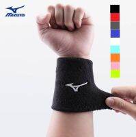 ผ้ารัดข้อมือ Mizuno สำหรับออกกำลังกายแลกีฬา.   ขนาด 8cm*8cm