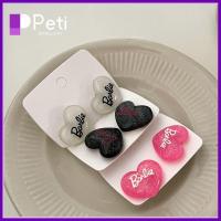 PETI JEWELLERY น่ารักน่ารักๆ ต่างหูตุ๊กตาบาร์บี้ อะนิเมะ เรซิน ต่างหูตัวอักษรภาษาอังกฤษ การตกแต่งตกแต่ง รักรูปร่าง เครื่องประดับชุดตุ๊กตาบาร์บี้ สำหรับผู้หญิง