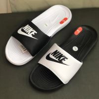 【Ready】? Mens and womens Putian pure original outdoor sports new black and white mandarin duck simple outerwear home soft bottom flip flops couple drag