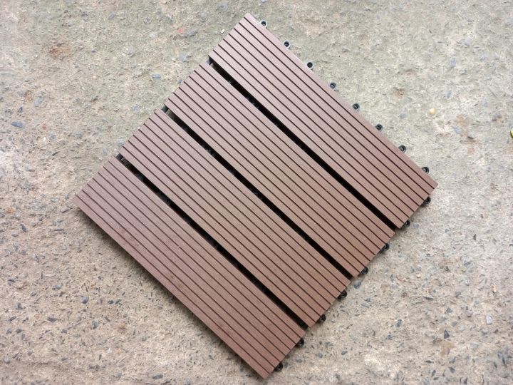 Với sàn gỗ nhựa composite ban công, bạn sẽ có một không gian ngoài trời tuyệt vời. Sàn này rất dễ dàng lắp đặt và bảo trì, không chỉ đẹp mắt mà còn bền vững. Với vẻ đẹp và tính ứng dụng cao, sàn gỗ nhựa composite ban công sẽ mang lại nhiều niềm vui và sự tiện lợi cho bạn.