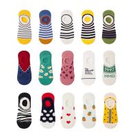 ถุงเท้าครึ่งข้อ ลายการ์ตูนน่ารัก สำหรับผู้หญิงKorean invisible socks mens and womens shallow mouth socks pure cotton cute pattern boat socks