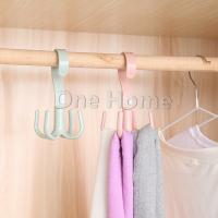 ที่แขวนของแบบตะขอ 4 แฉก หมุนได้ 360 องศา ที่แขวนของแบบตะขอ คละสี / 4 Position Cloth Hanger