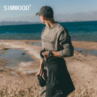 SIMWOOD เสื้อยืดลายพิมพ์แขนยาวลายตัวอักษรสไตล์วินเทจใหม่สำหรับฤดูใบไม้ผลิ2023เสื้อโอเวอร์ไซส์ผ้าคอตตอน100เลลากิเสื้อใส่ทำงาน