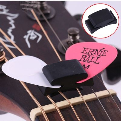 1/2Pcs Black Rubber Pick holder For Guitar Ukulele Fix On Headstock firmly holders For Guitar Bass Cute Guitar Accessories Guitar Bass Accessories