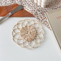 Ins Style Ratta Hand-Woven Coaster Petals Shape Heat Resistant Pad Classic Round Table Decoration Tea Coffee Cup Mat For Kitchen