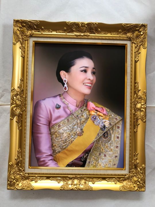 กรอบรูปหลุยส์ภาพราชินีเดี่ยว-กรอบรูปขนาด-21x26-นิ้ว-ภาพมงคล-เสริมฮวงจุ้ย-ตกแต่งบ้าน-ของขวัญ-ของที่ระลึก