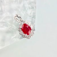 Ruby Diamond Pendant จี้สร้อยคอทับทิมแท้ สีแดงเข้ม ประดับล้อมด้วยเพชรแท้  ตัวจี้ทองคำขาว18k (ราคาไม่รวมค่าสร้อย)