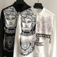 SPOT Versace เสื้อเชิ้ตแขนยาวผู้ชายสไตล์เกาหลีสลิมฟิตพิมพ์สบายๆสถานียุโรปเสื้อผู้ชายขนาดใหญ่เสื้อผ้า