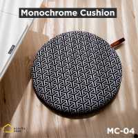 [ส่งฟรี] เบาะรองนั่ง หมอนรองนั่ง เบาะนั่ง ขนาด 52x52cm. รุ่น Monochrome Cushion สีโทนดำลาย Geometry