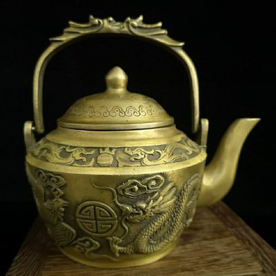 กาน้ำชามงคลมังกรและฟีนิกซ์ทองแดงบริสุทธิ์ฝีมือโบราณและรูปร่างของมันไม่ซ้ำกันและสวยงาม