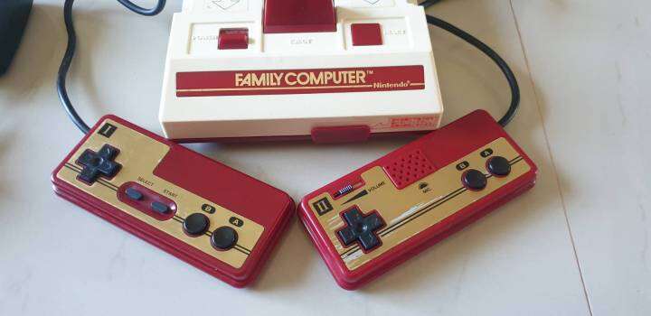 โปรโมชั่นพิเศษ-ชุดเครื่องเกมส์-famicom-ของแท้จากประเทศญี่ปุ่น-มือ-2-เครื่องเกมส์ในตำนาน-ทน-สวย-คลาสสิค-เครื่อง-ขาว-แดง-ของแท้