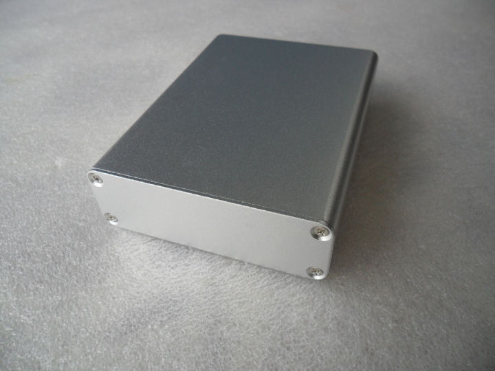 กล่องอลูมิเนียมสีเงิน-ขนาด-84-x-28-x-110-mm