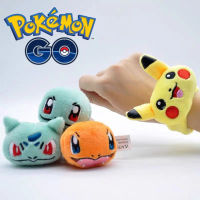 Pokemon Plush สร้อยข้อมือ Digimon Pikachu Squirtle Saur Charmander สายรัดข้อมือ Pokémon ตุ๊กตา Super Soft Pop Circle ของขวัญเด็ก