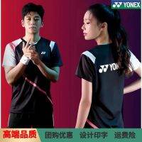 ชันนี☋2023 Yonex ชุดสูทผู้ชายชุดแบดมินตันชุดเครื่องแบบทีมแห้งเร็วแขนสั้นสำหรับผู้หญิงใส่ฤดูร้อนเครื่องแบบเทนนิส YY สีดำ