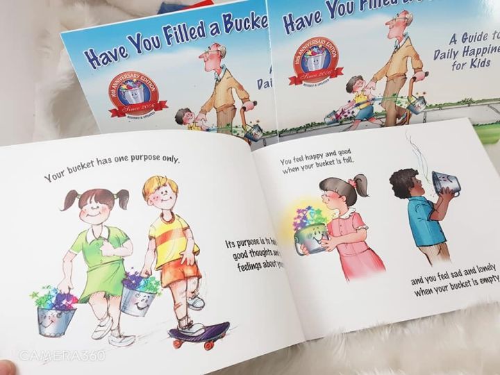 หนังสือ-have-you-filled-a-bucket-today-a-guide-to-daily-happiness-for-kids-กระป๋องล่องหน