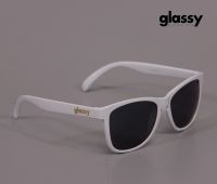 แว่นกันแดด Glassy Sunhaters Deric White/Black Mirror ขนาด 54-18 140 mm. แว่นกันแดด Wayfarer สีขาว น้ำหนักเบามาก ใส่สบายไม่หนักหน้า เลนส์ Polycarbonate กันแดด 100% UV400 Protection