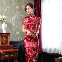 ไวน์แดง Slim จีนแบบดั้งเดิม Cheongsam แขนสั้นด้านหน้าแยก Vintage ชุดผู้หญิงยาวพลัม Qipao