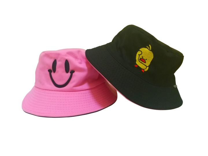 หมวกบักเก็ต-เป็ด-ยิ้ม-ใส่ได้สองด้าน-หมวกบักเก็ต-ปี-กรอบ-แฟชั่น-เกาหลี-backet-hat-หมวกน่ารัก-หมวกสวย-หมวก-พร้อมส่ง-ชมพู-ดำ