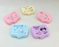 กล่องยาสำหรับเดินทาง  SANRIO - มีทั้งหมด 5 ลาย - มีช่องใส่ยา 6 ช่อง - ขนาด 9×6×2.5 cm