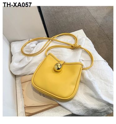 New simple bucket bag diagonal womens pure foreign style shoulder mobile phone all-match 2023ins trendy