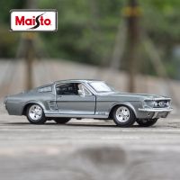 ยานพาหนะหล่อแบบคงที่ฟอร์ดรุ่น Mustang GT รถสปอร์ตของสะสม Maisto 1:24โมเดลรถของเล่น1967