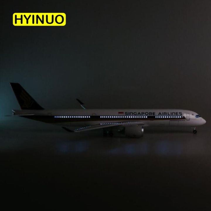 พร้อมแสงแบบจำลองของเครื่องบินขนาด1-142-47ซม-a350สิงคโปร์สายการบินพร้อมแม่พิมพ์ที่กลิ้งแบบเบาเครื่องบินโดยสารเรซินหล่อ