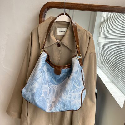 [COD] This years popular womens commuting to work 2022 new summer contrast fashion Messenger texture shoulder tote bag