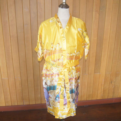 Kimono yellow Wear to bed, comfortable to wear, wear to the house put on after bathing สีเหลือง ใส่นอน ใส่สบาย ใส่อยู่กับบ้าน ใส่หลังอาบน้ำ  ความยาว112 ซ.ม กว้าง 112ซ.ม แขน 25 ซ ม