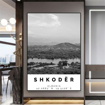 Retro City Shkoder โปสเตอร์โปสเตอร์ท่องเที่ยวสีดำและสีขาวพิมพ์ภาพวาดผ้าใบแอลเบเนีย Wall Art พิกัดบทคัดย่อ Home Decor New