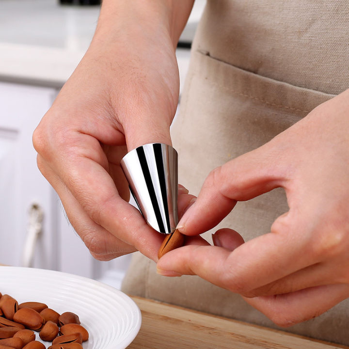 jiang-ที่ปลอกนิ้วสแตนเลสสำหรับปอกผลไม้กระเทียมถั่วผักปลอกป้องกันนิ้วเครื่องมือตัดในครัว2ชิ้น