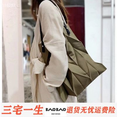Issey Miyake กระเป๋าญี่ปุ่นถุงผ้าผู้หญิง,กระเป๋าผ้าใบอัดพลีทกระเป๋าถือสะพายไหล่ความจุเยอะกระเป๋าวิน