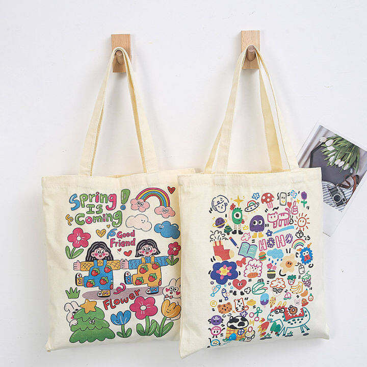 tote-bag-กระเป๋าผ้าสุดคิ้วท์-เนื้อผ้าดี-สีสวย-ลายสกรีน-น่ารัก-กระเป๋าผ้าดิบสีครีม-มีลาย-กระเป๋าผู้ชายและผู้หญิง-กระเป๋าสะพาย