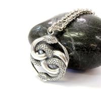 Auryn Ouroboros สร้อยคอจี้รูปงูสร้อยโซ่จี้เครื่องรางสีเงินสำหรับผู้หญิงผู้ชายเครื่องประดับแฟชั่นปาร์ตี้พังก์