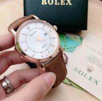 นาฬิกาข้อมือrolex - นาฬิกาสายหนัง มีช่องบอกวันที่  - ขนาดหน้าปัด 40 mm สินค้า มีถ่านสำรอง ผ้าเช็ด ถุงผ้า แถมให้นะคะ