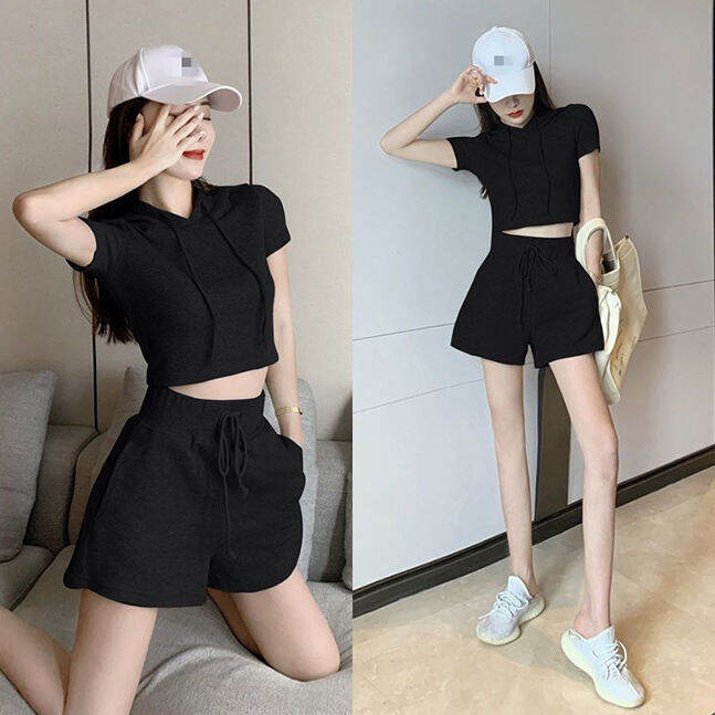 ชุดกางเกงขาสั้นสองชิ้นสตรีฤดูร้อนแขนสั้นและขากว้าง