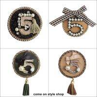 เข็มกลัดแฟชั่น no.5 ทรงกลม ประดับคริสตัล ติดเสื้อ ติดสูท Fashion brooch Jewelry for Women