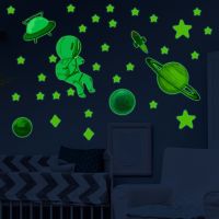 ZZOOI Planet Astronaut Luminous Wall Stickers Glow In The Dark Stars Stickers For Bedroom Kids Room Wall Decoration Fluorescent Decals