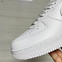 AF1กองทัพอากาศสีขาวบริสุทธิ์หนึ่งรองเท้าเล่นกีฬากลางแจ้งสำหรับทั้งหญิงและชายเดียวข้อต่ำรองเท้าสีขาวขนาดเล็ก