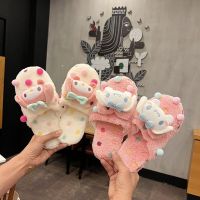 ROMAINE อบอุ่นและอบอุ่น ของขวัญสำหรับเด็ก รองเท้าปักปุยในร่ม เพอริน Cinnamoroll ฤดูหนาวฤดูใบไม้ร่วงฤดูหนาว อะนิเมะ มายเมโลดี้ รองเท้าแตะผ้าพลัฌ รองเท้าพื้นในบ้าน รองเท้าแตะสไตล์ญี่ปุ่น รองเท้าแตะลายการ์ตูน