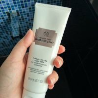 The Body Shop Drops of Light Pure Clarifying Foam Wash 125 ml.