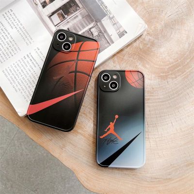 เคส iphone ของ บริษัท Tide ยี่ห้อ NBA basketball AJiPhone13pro เหมาะสำหรับ 12 Jordan mobile phone shell 11 soft Apple xr all-inclusive 7p right angle