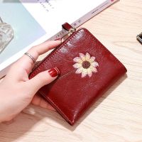 Ins purse new female brief paragraph 2022 han edition contracted flower zip fastener outermost layer of skin change card ◑◕●