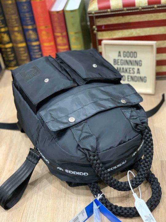 กระเป๋าสะพาย-adidas-classic-shoulder-bag-amp-backpack-วัสดุnylon-น้ำหนักเบา-เพิ่มความแข็งแรงด้วยหูถักทั้งเส้น-ด้านในโลโก้สกรีนบนลงตัวผ้