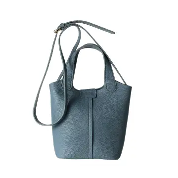 Capacity Shoulder bag available in 3 colors at our miniso outlets. Shop  Now! Price: 3000.Rs #capacitybags #highquality #lowprices…