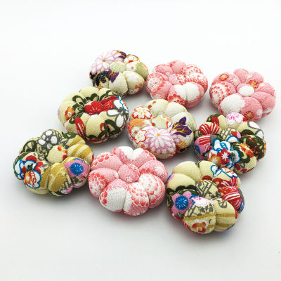 สีสุ่ม Pin Cushions Handcraft เครื่องมือสำหรับ Cross Stitch เย็บเครื่องมือผ้าฟักทองรูปร่างผู้ถือ Elastic Wrist Band